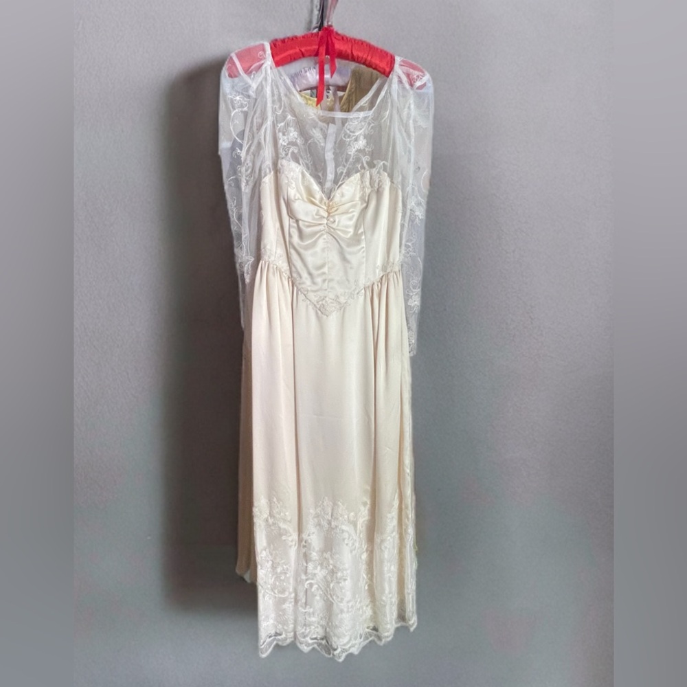 Vintage Cream Silk and White Tulle Embroidered Wedding Dress